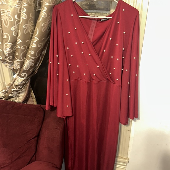 Burgundy dress with pearls - Picture 2 of 3